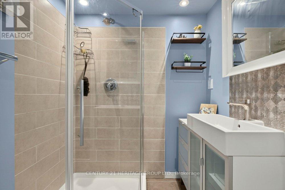2147 GOVERNORS ROAD - 35