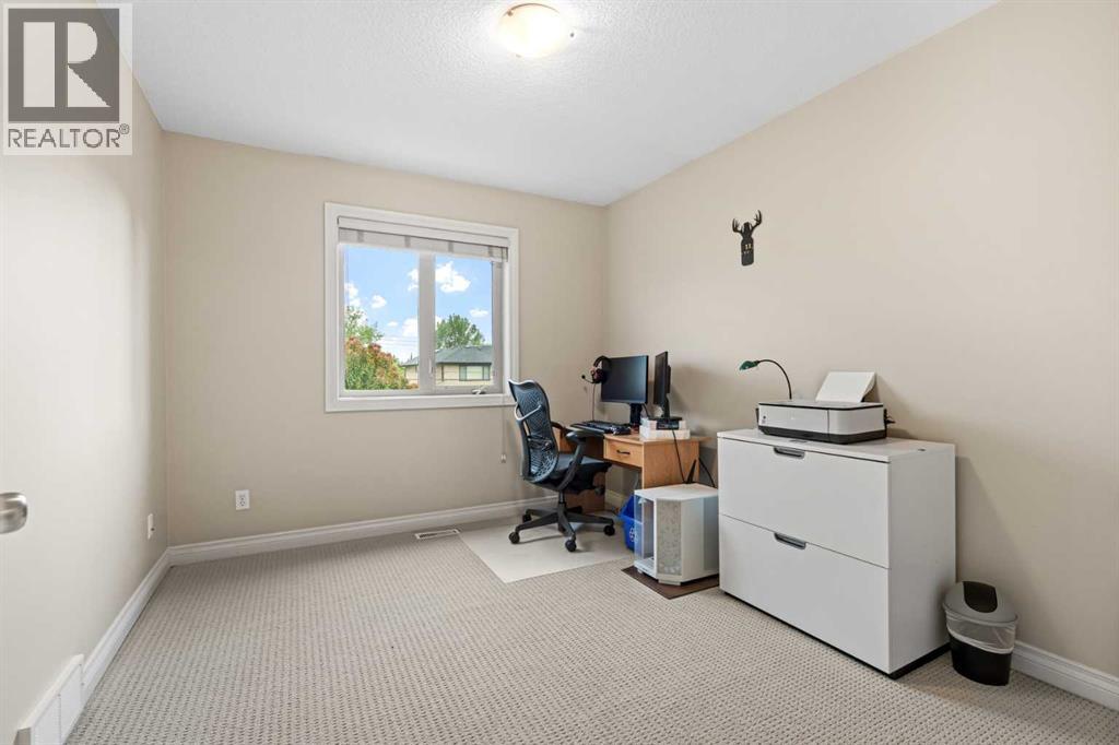 514 22 Avenue NE - 23