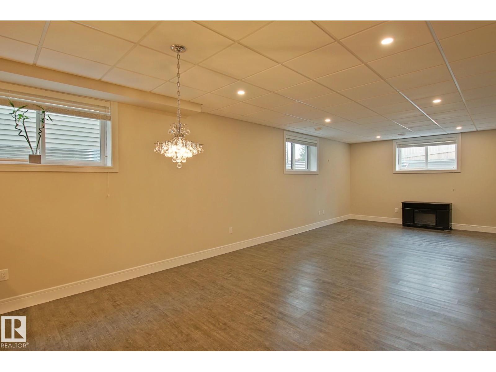 9711 223 ST NW - 32