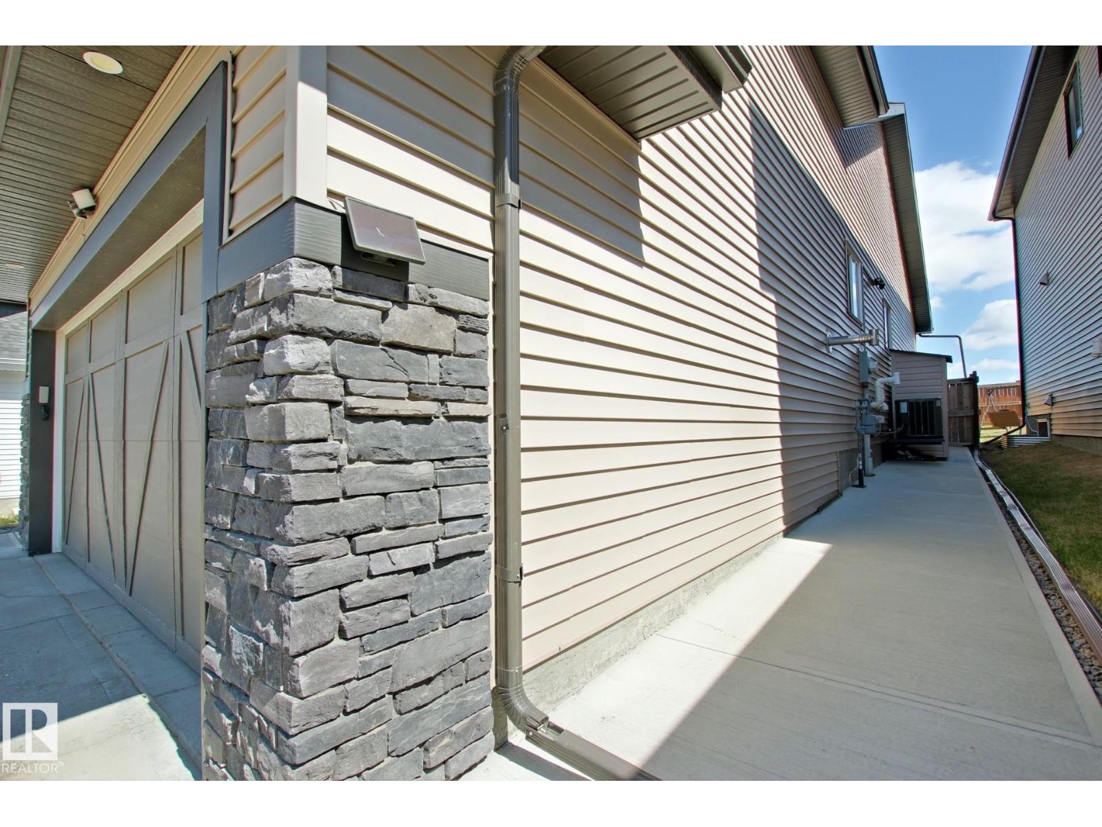 9711 223 ST NW - 43