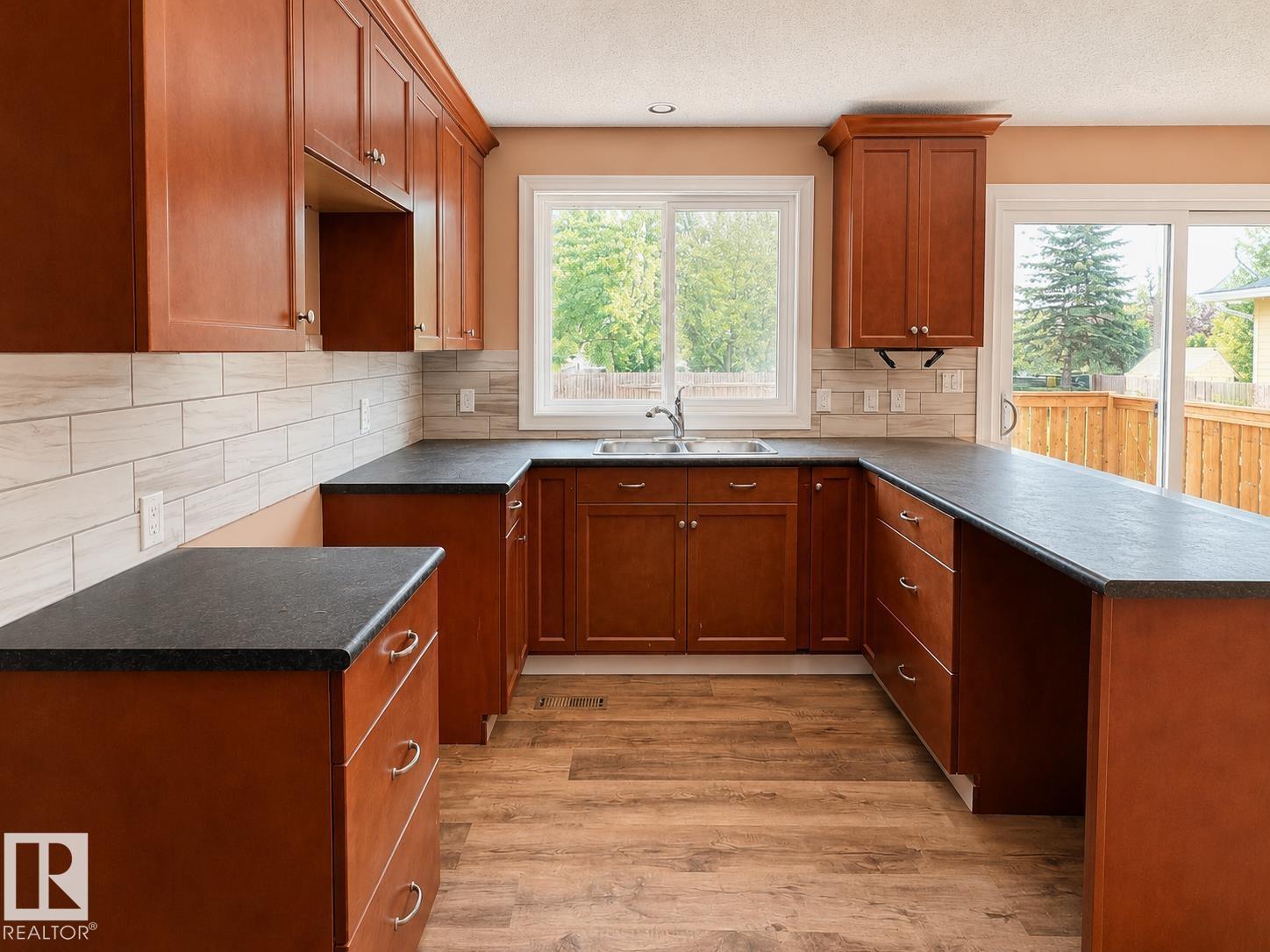 4418 45 AV - Image 6