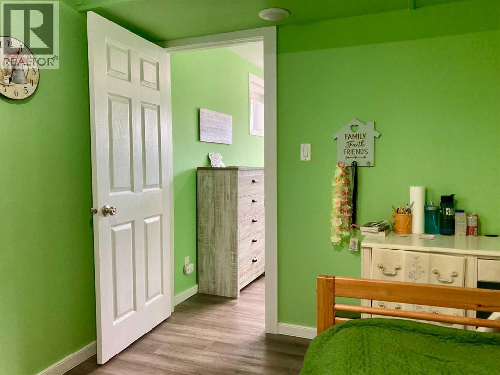 22914 6 Avenue E - 32