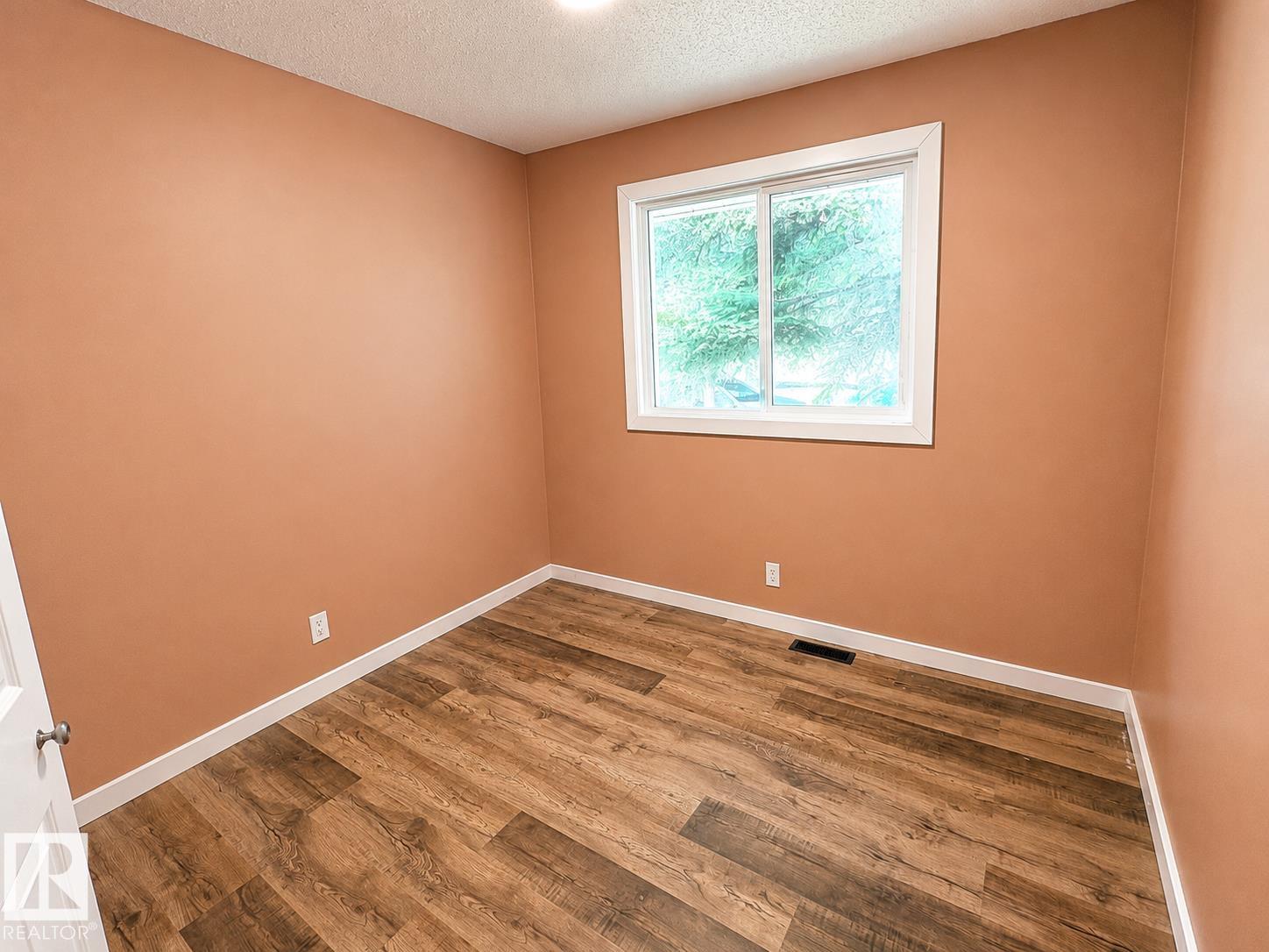 4418 45 AV - Image 11