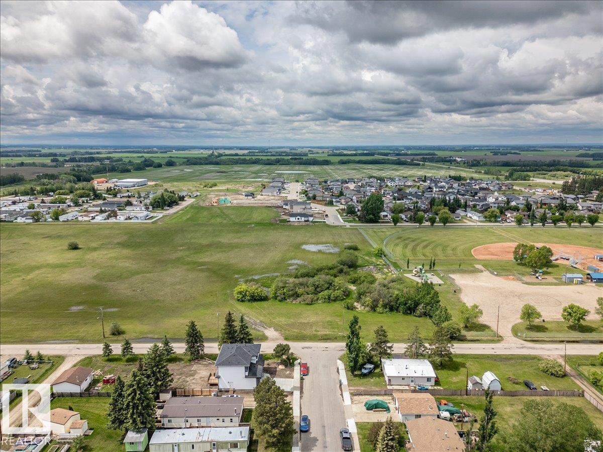 5023 47ave - 35