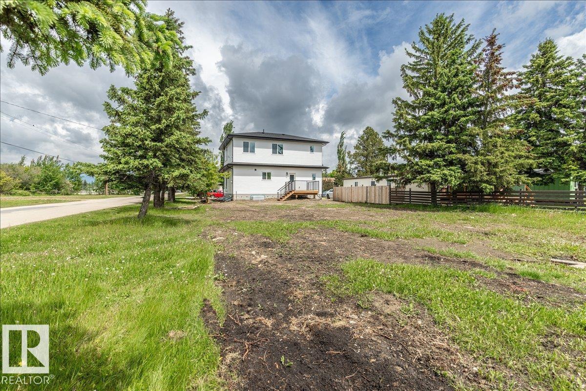 5023 47ave - 32