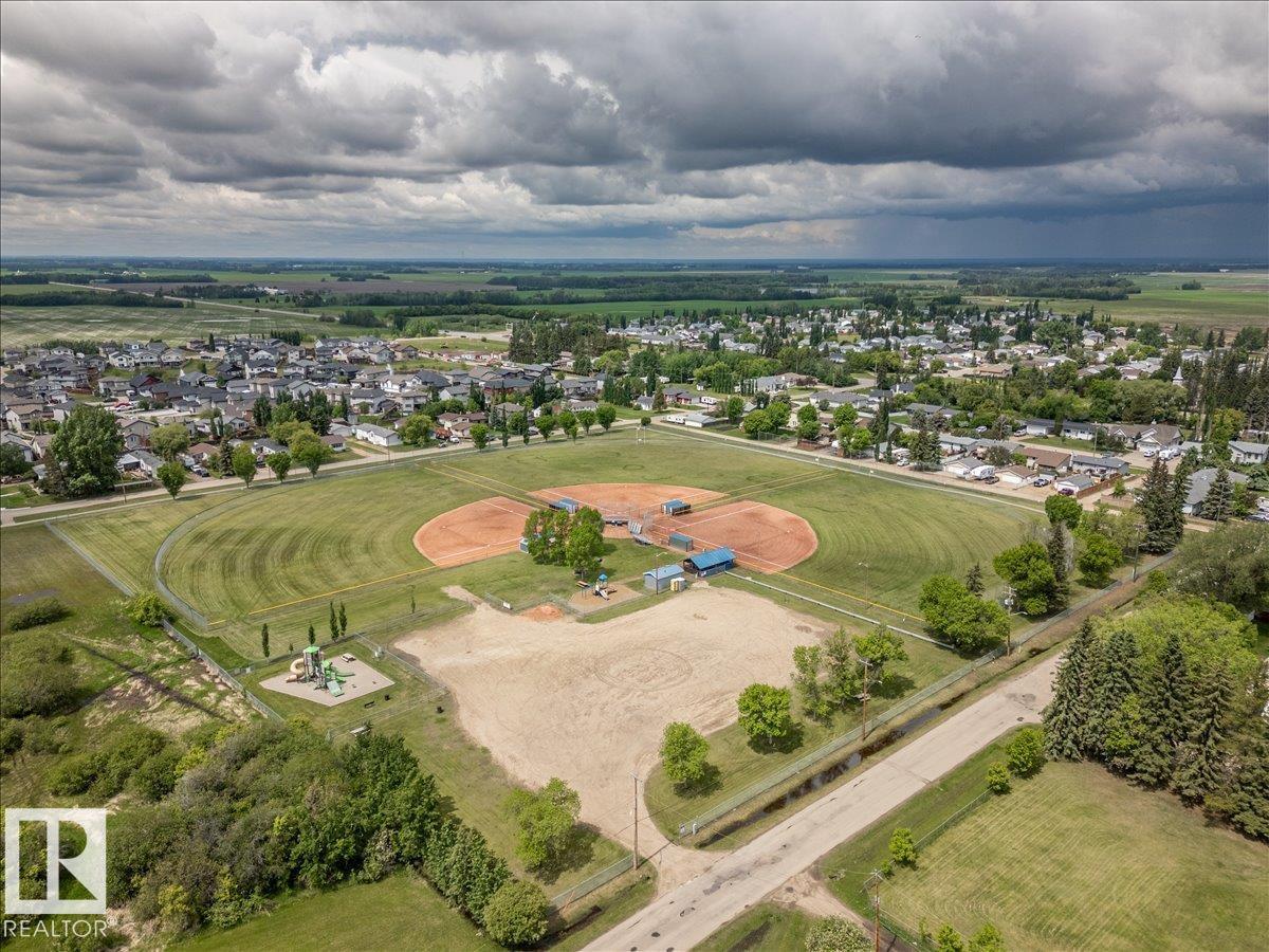 5023 47ave - 36