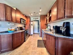 Office - 361 Keewatin Street, The Pas, MB R9A1R2 Photo 9