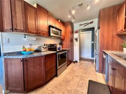 Laundry room - 361 Keewatin Street, The Pas, MB R9A1R2 Photo 10