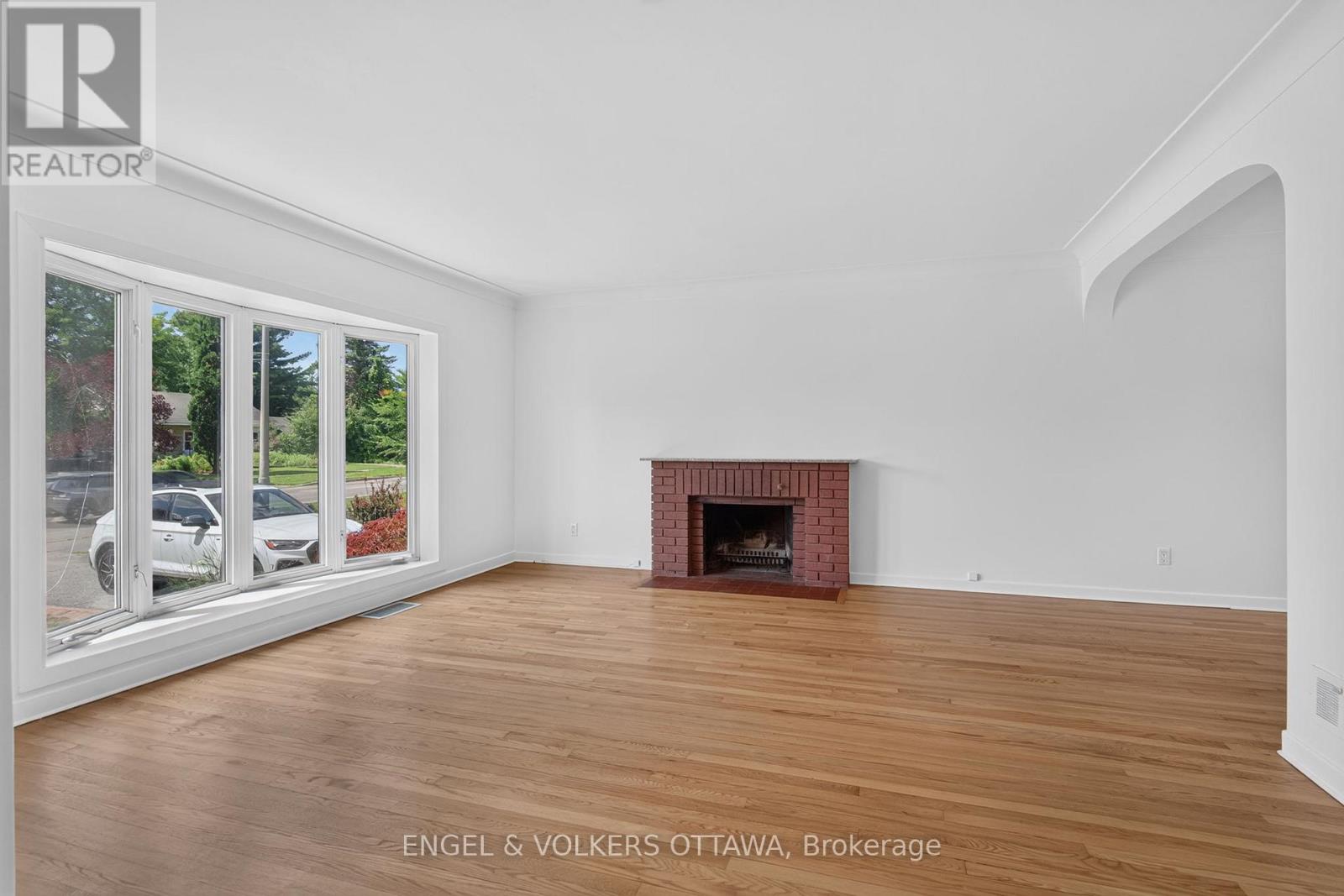 4 Bed, 2 Bath House for Sale in Ottawa – 2439 ALTA VISTA DRIVE, Ottawa – MLS# X13581196 - Image 5
