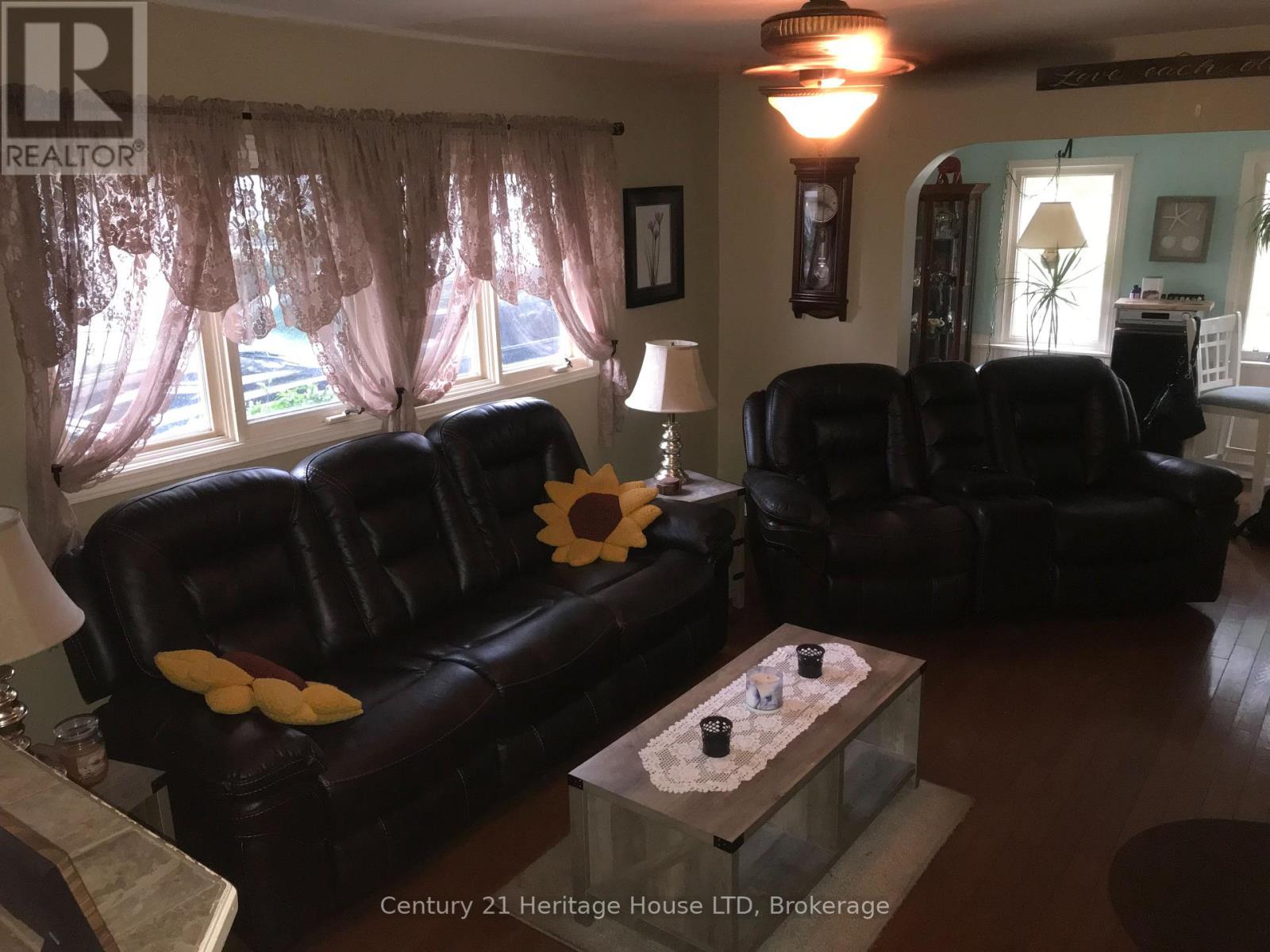 276 OXFORD AVENUE - 19