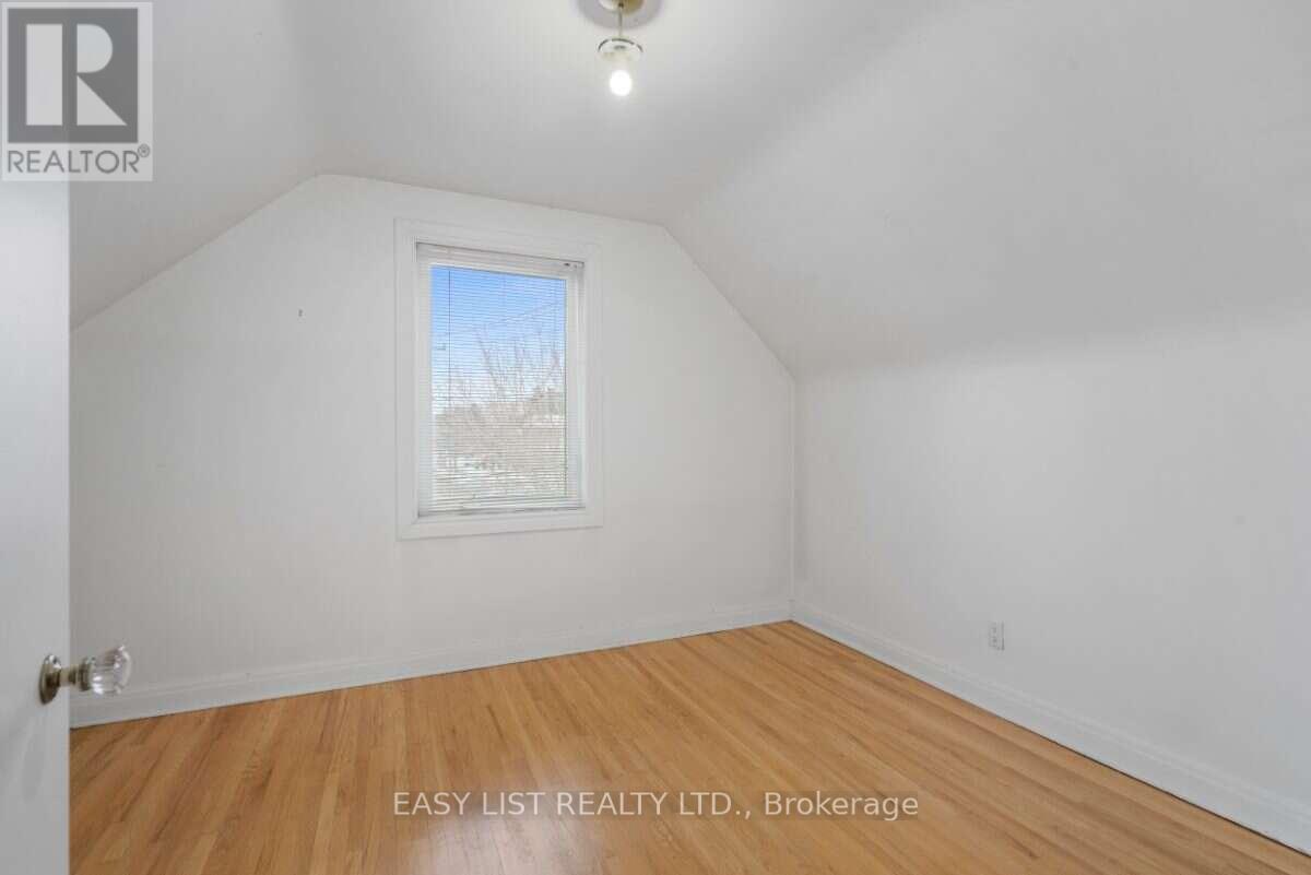 39 CHURCHILL AVENUE - 10