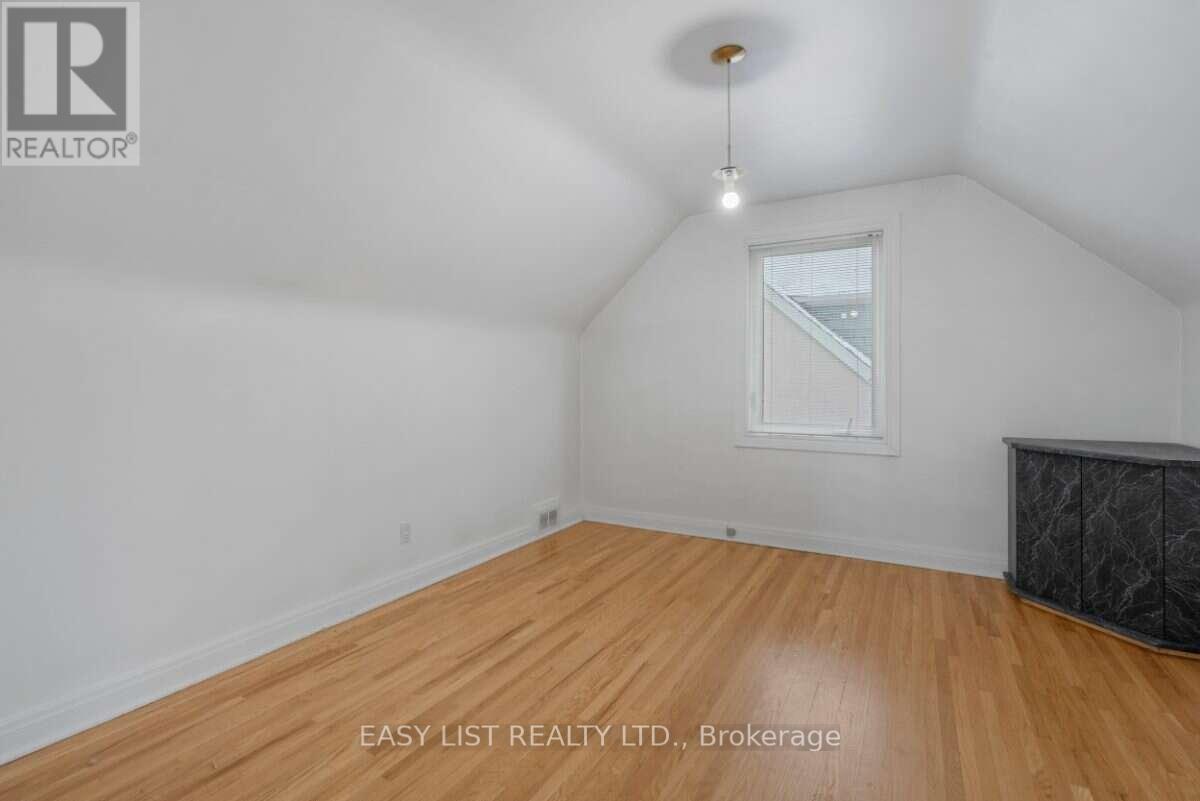 39 CHURCHILL AVENUE - 12