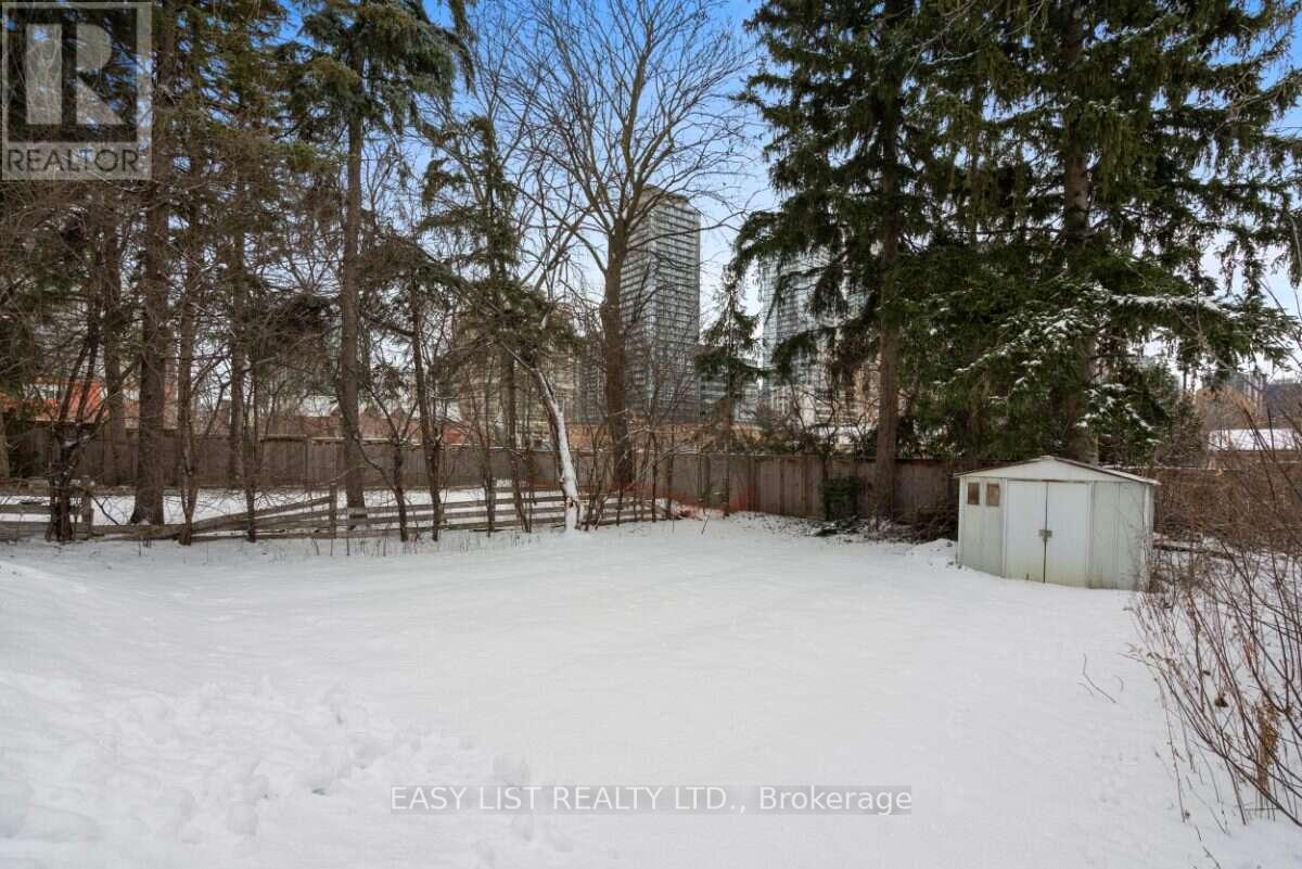 39 CHURCHILL AVENUE - 16