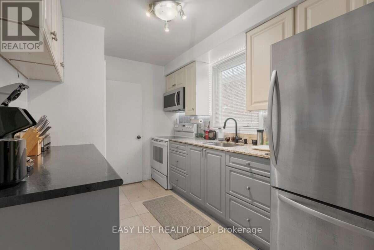 39 CHURCHILL AVENUE - 7