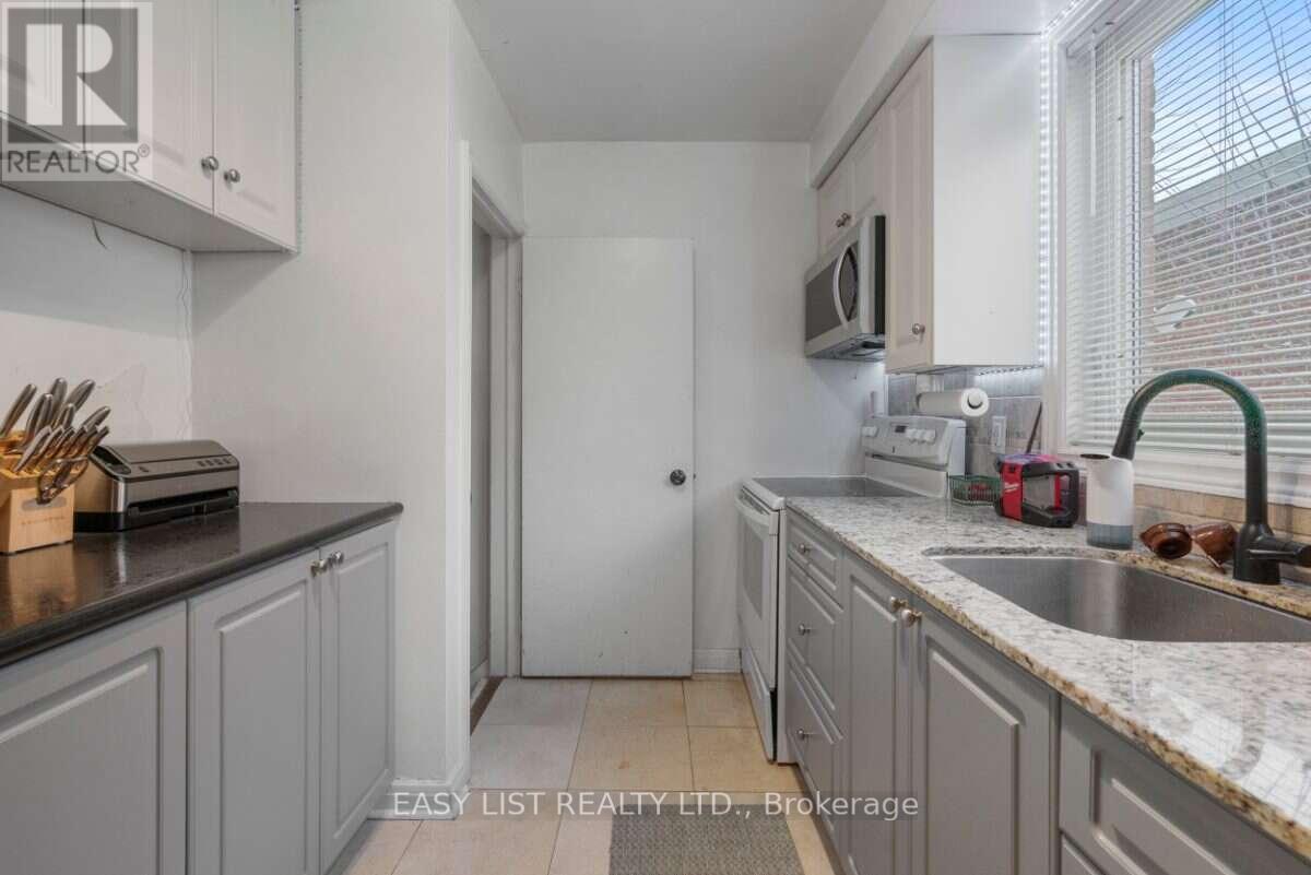 39 CHURCHILL AVENUE - 8
