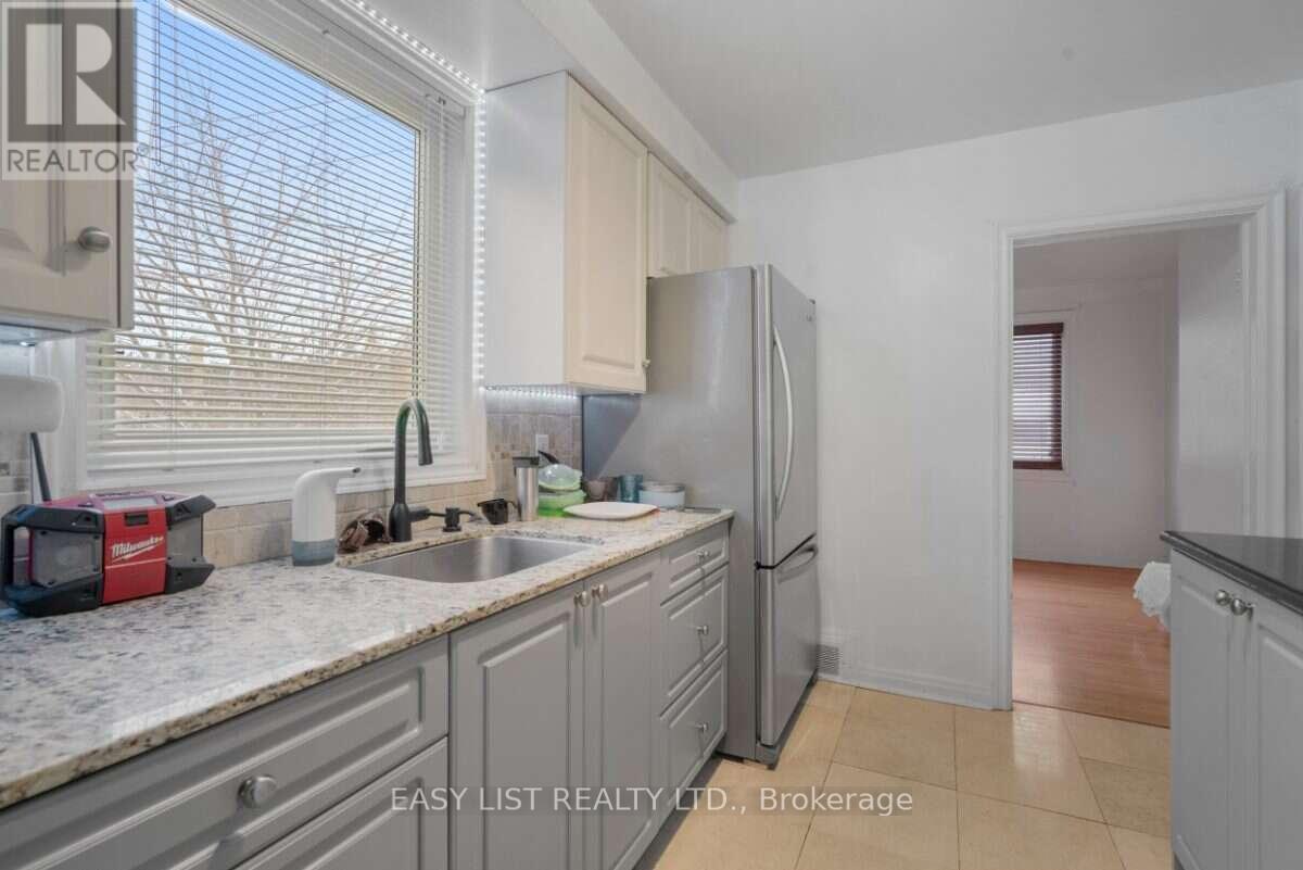 39 CHURCHILL AVENUE - 9