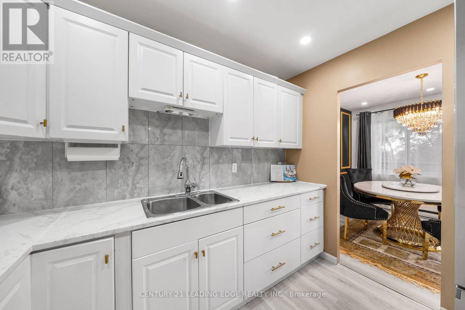 #502 131 TAUNTON ROAD E - 14