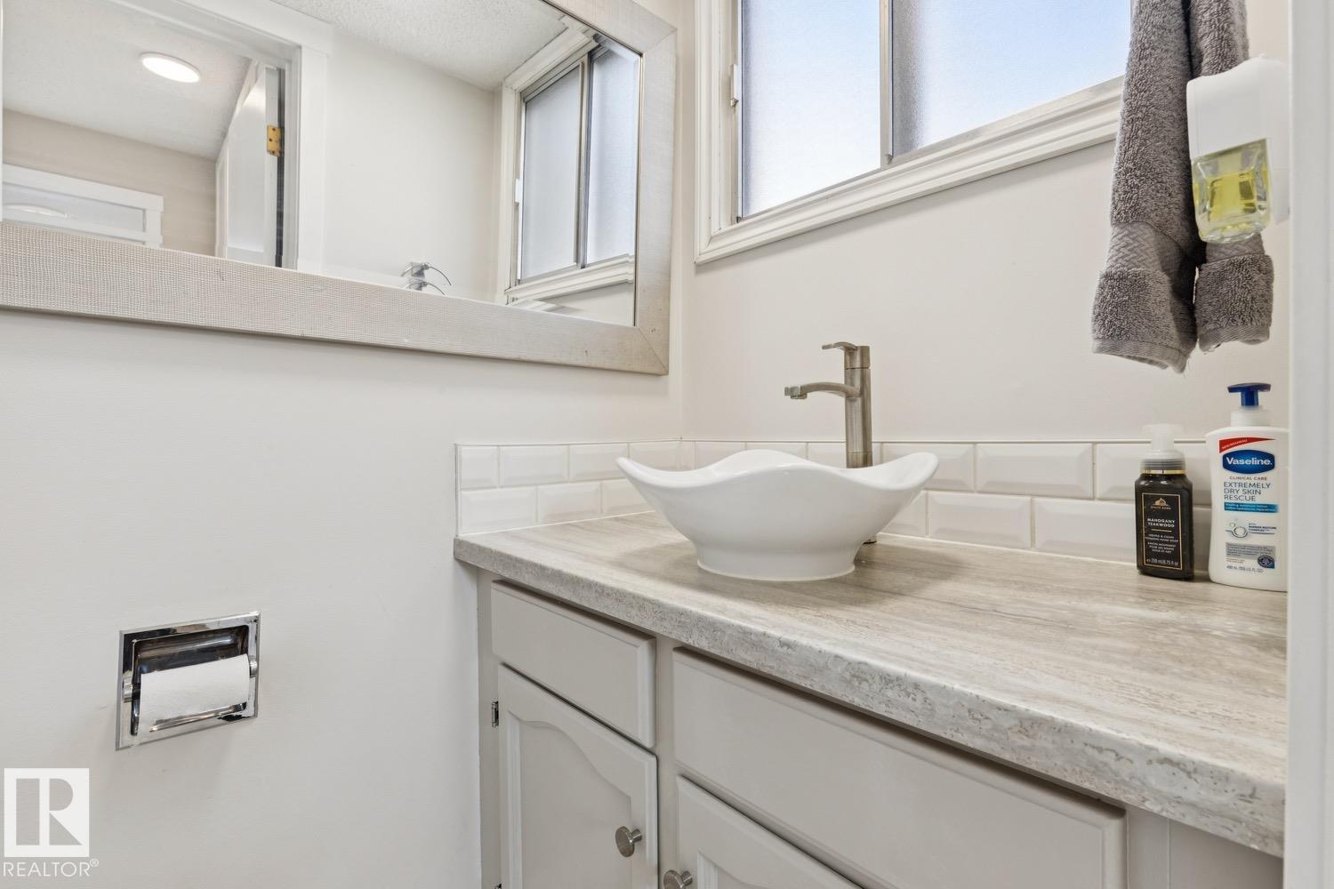 6615 187 ST NW - 19