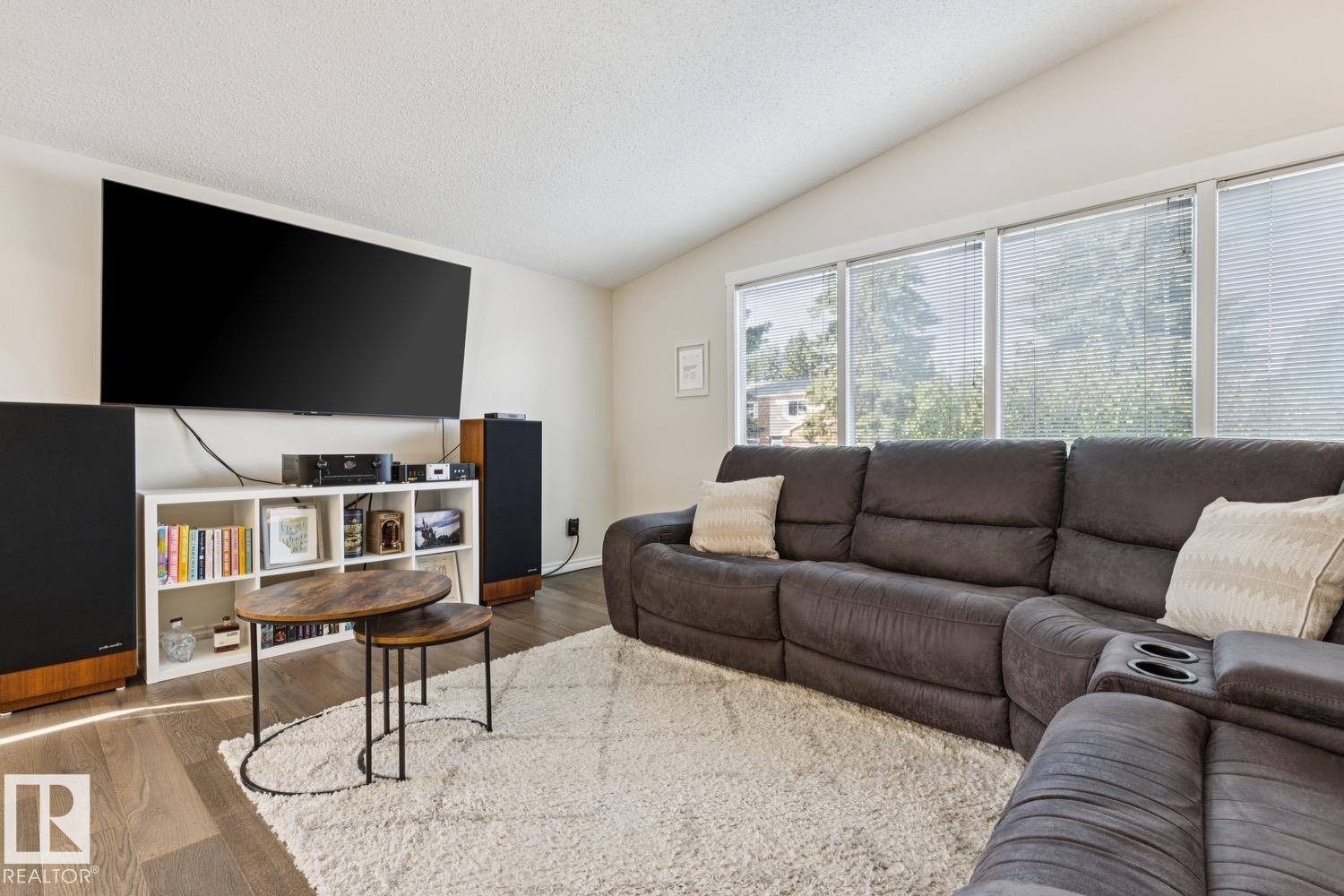 6615 187 ST NW - 4
