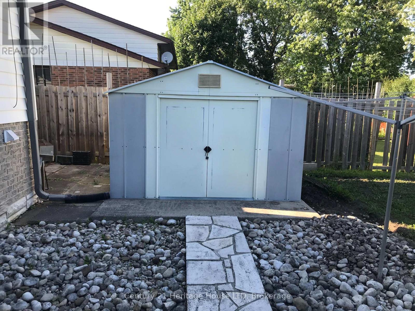 938 FERNDALE AVENUE - 25