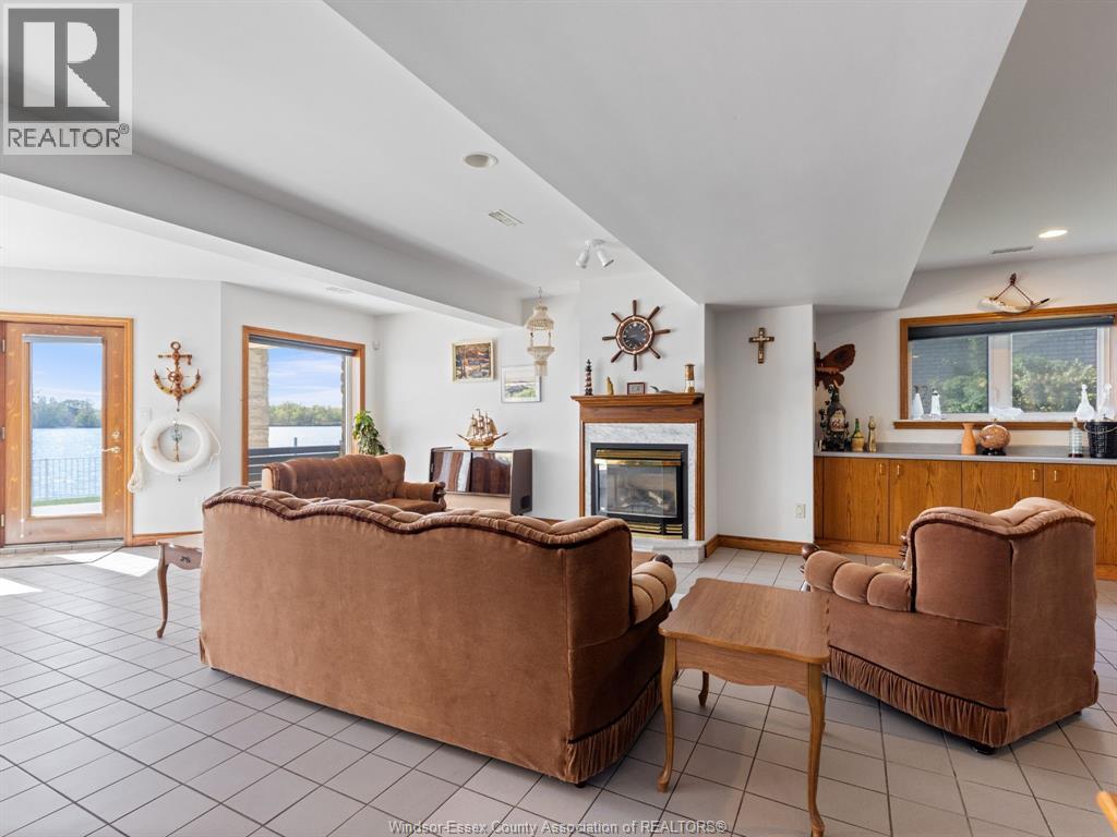 682 DALHOUSIE STREET - 8