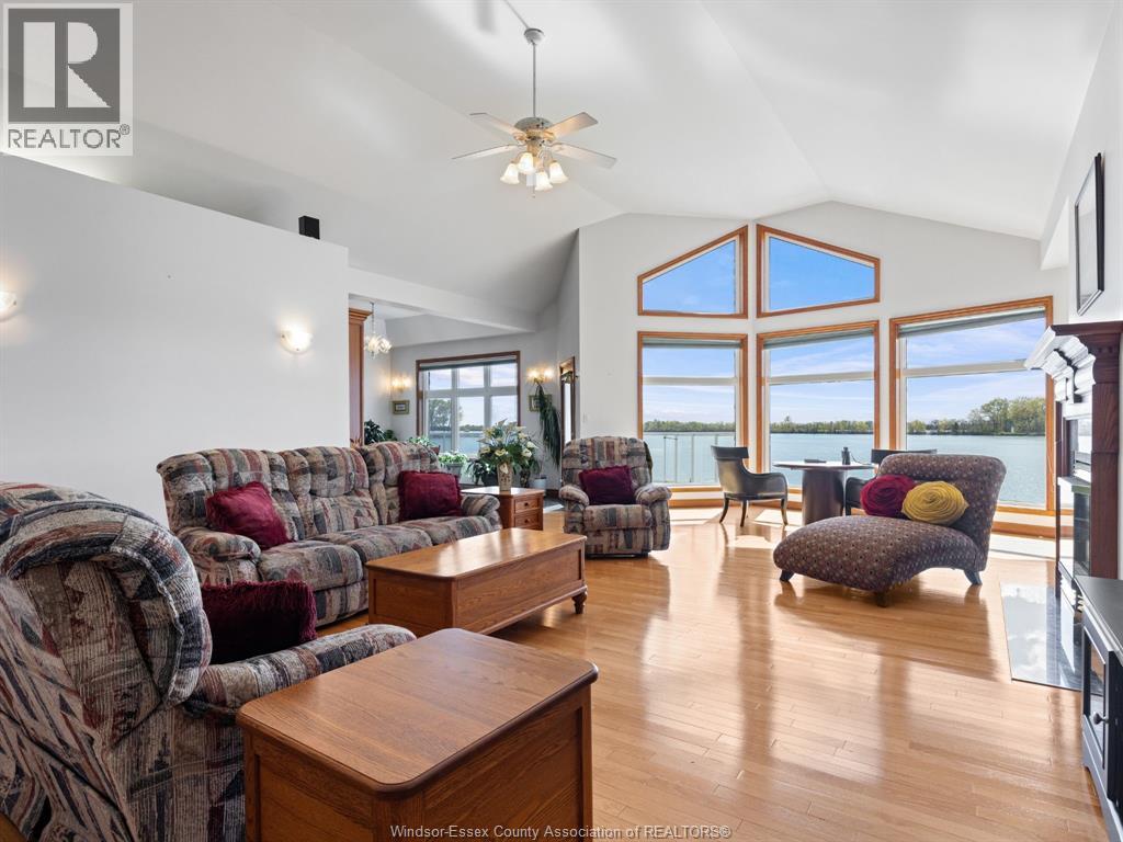 682 DALHOUSIE STREET - 4