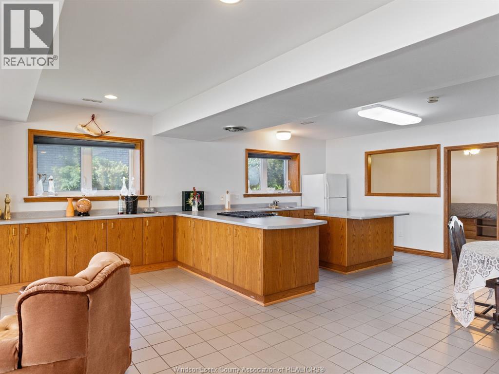 682 DALHOUSIE STREET - 10
