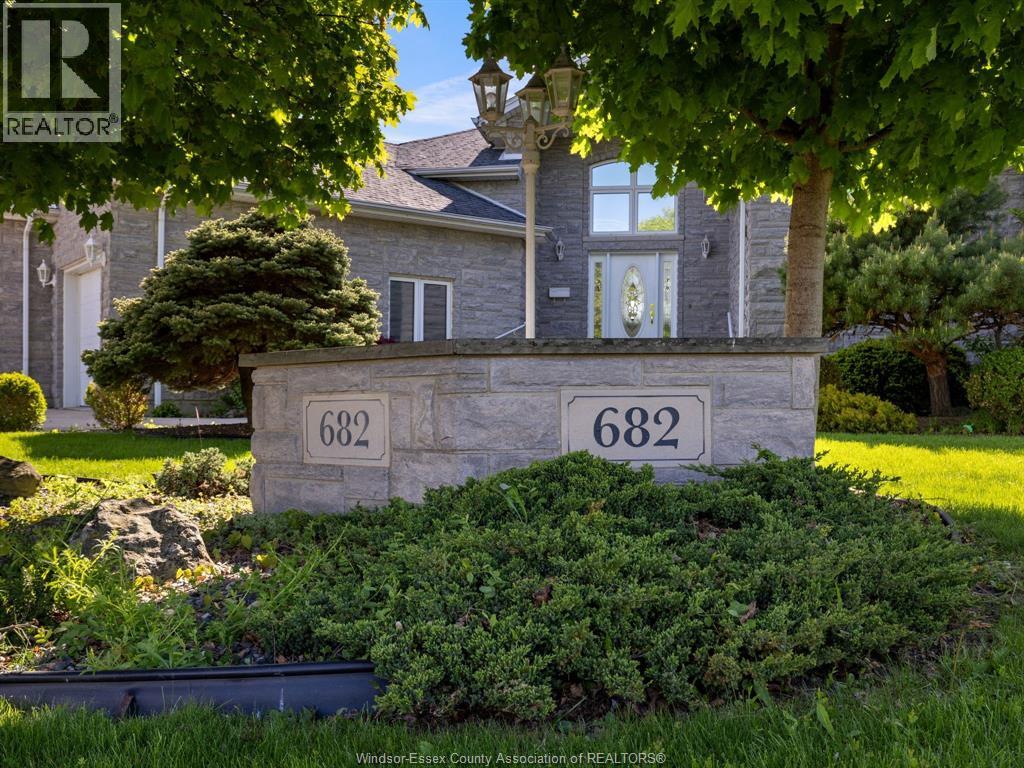 682 DALHOUSIE STREET - 33