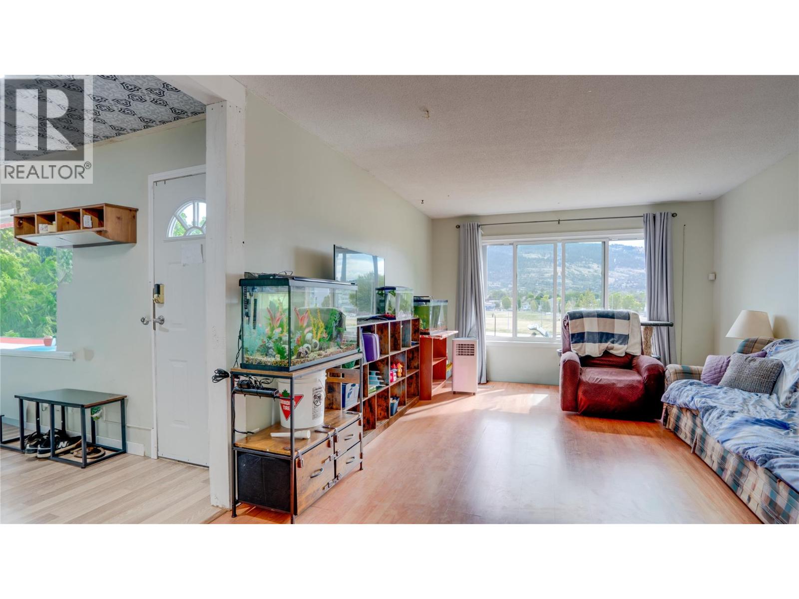 2306 18 Street - 10
