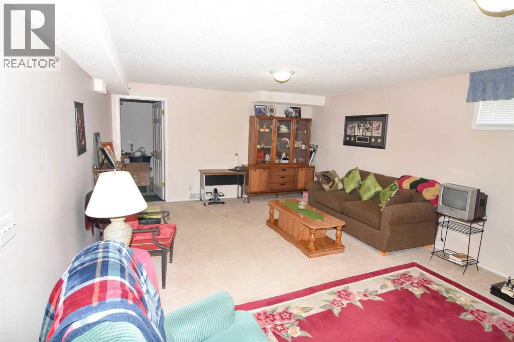 33 Strathmore Lakes Bay - 35