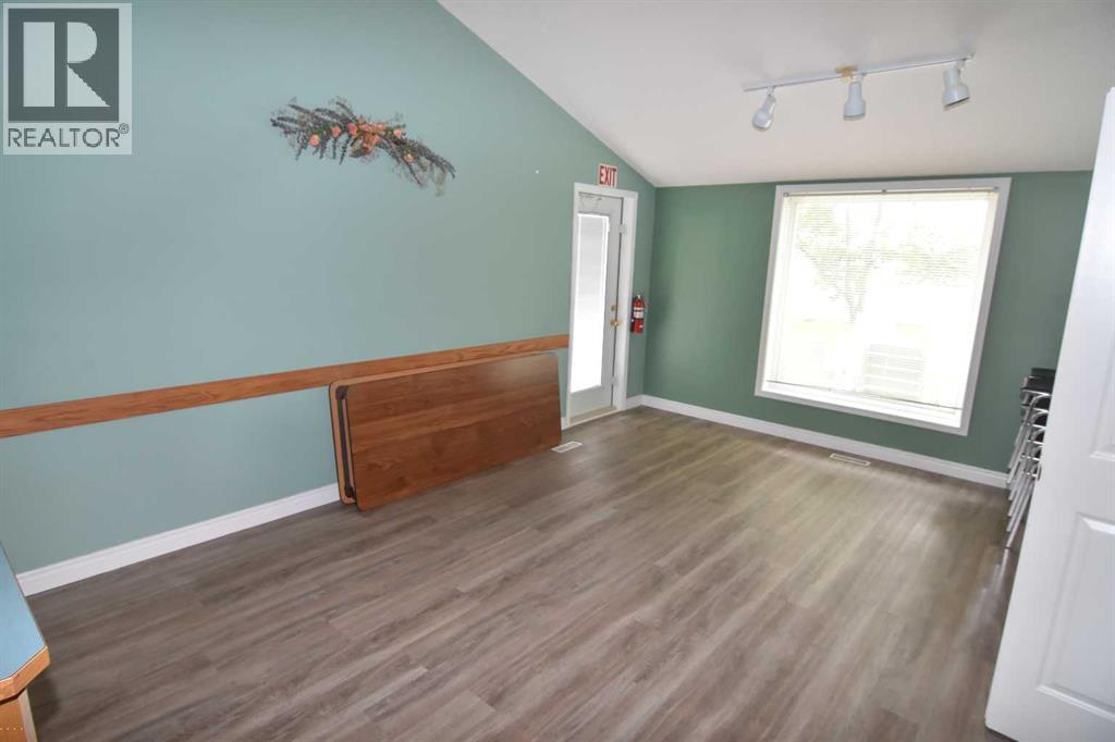 33 Strathmore Lakes Bay - 48