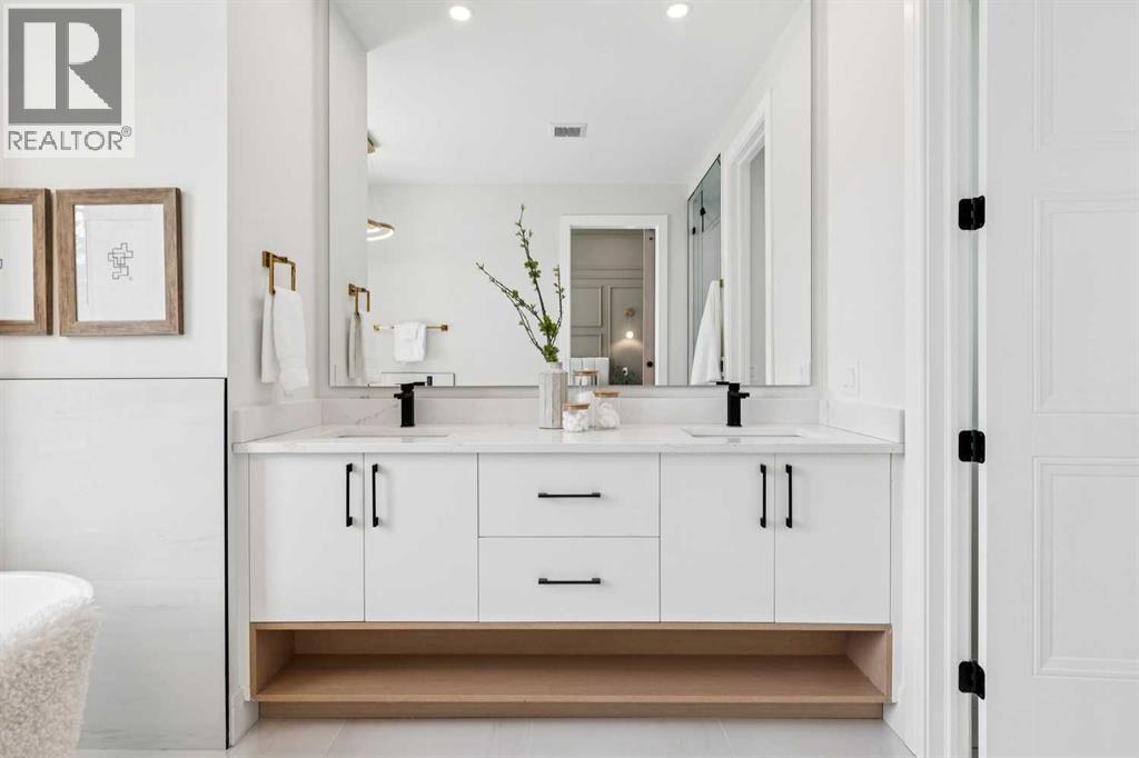 2810 38 Street SW - 31