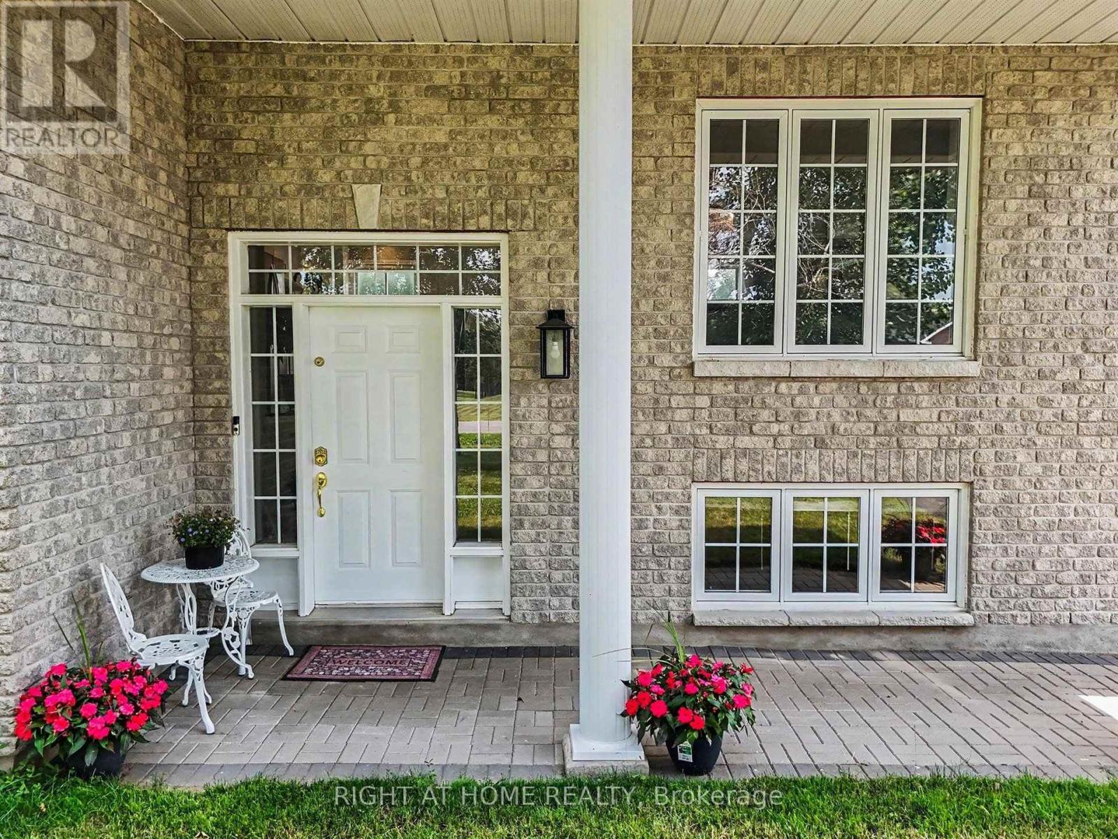 4 Bed, 2 Bath House for Sale in Ottawa – 1588 SCOTTANNE STREET, Ottawa – MLS# X13581254 - Image 3