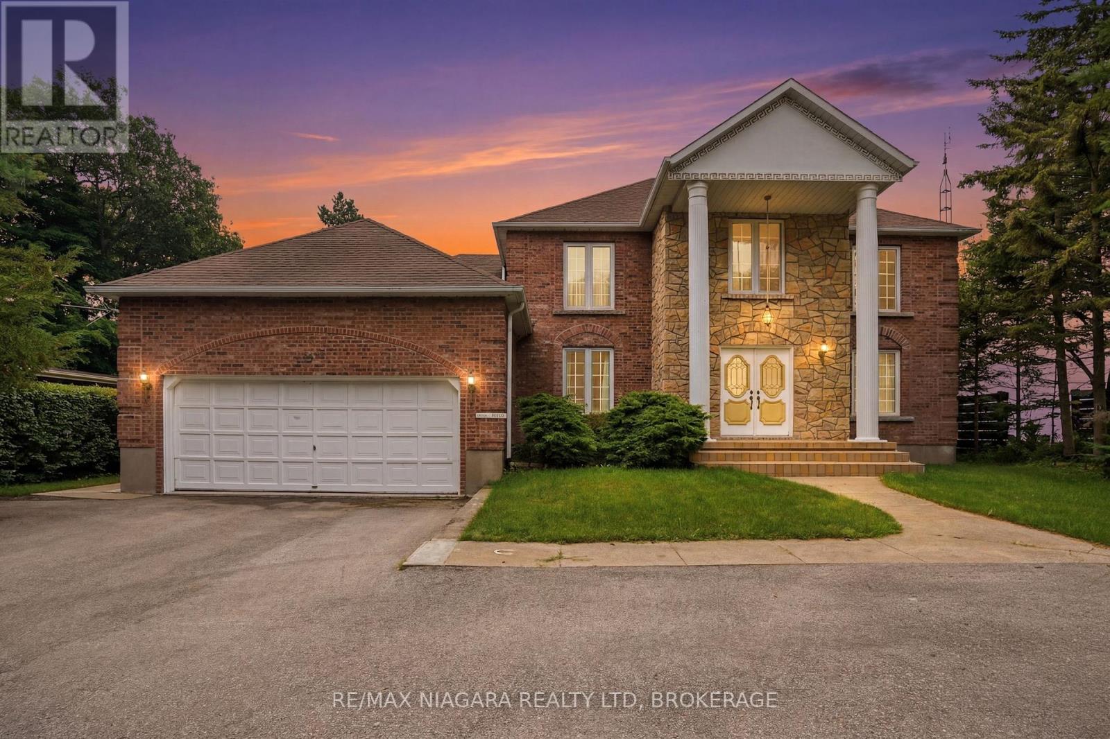 599 LAKESHORE ROAD E - 2