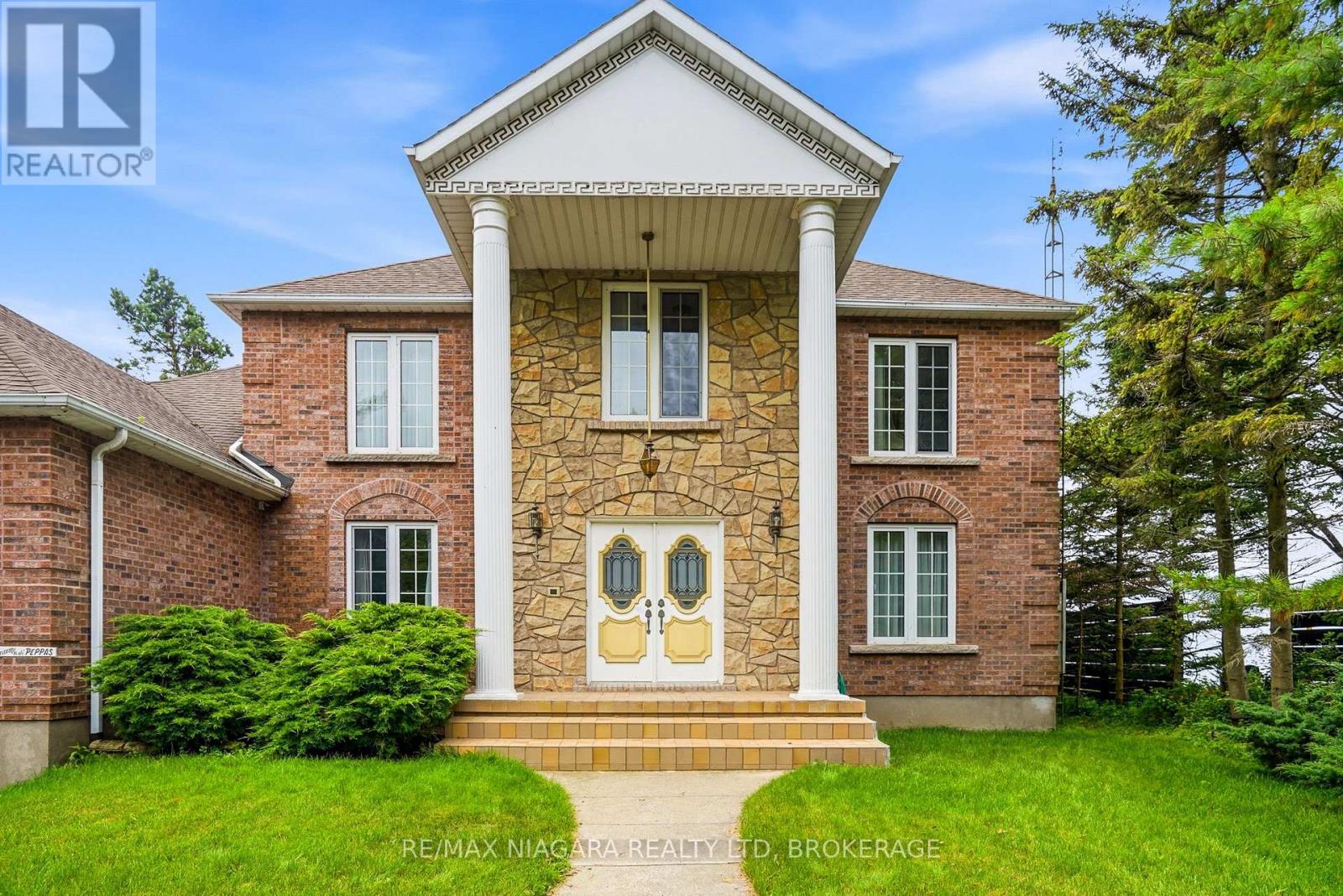 599 LAKESHORE ROAD E - 3