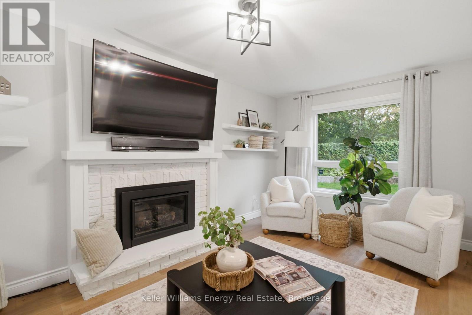 150 LARGE CRESCENT - Image 11
