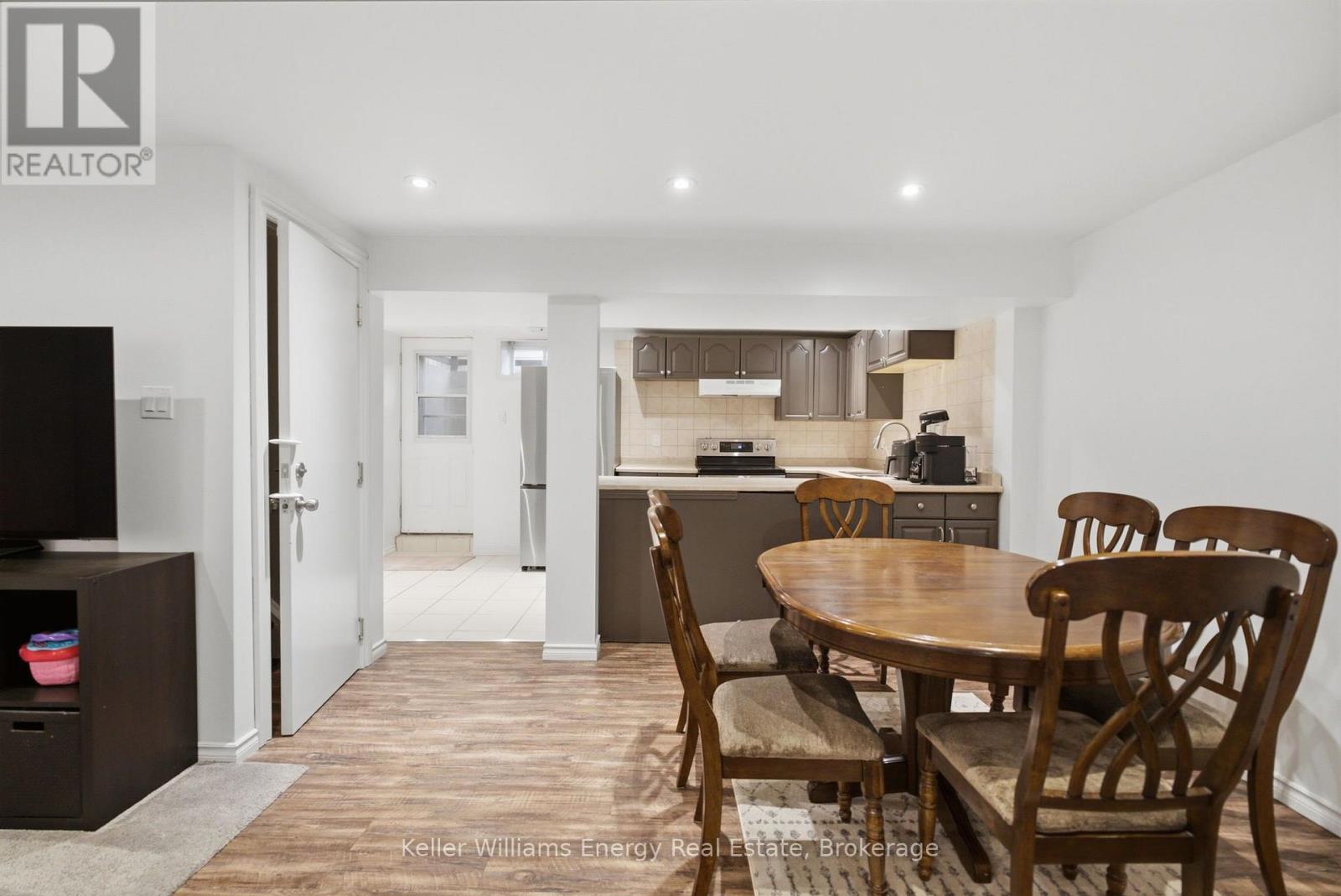 150 LARGE CRESCENT - Image 35