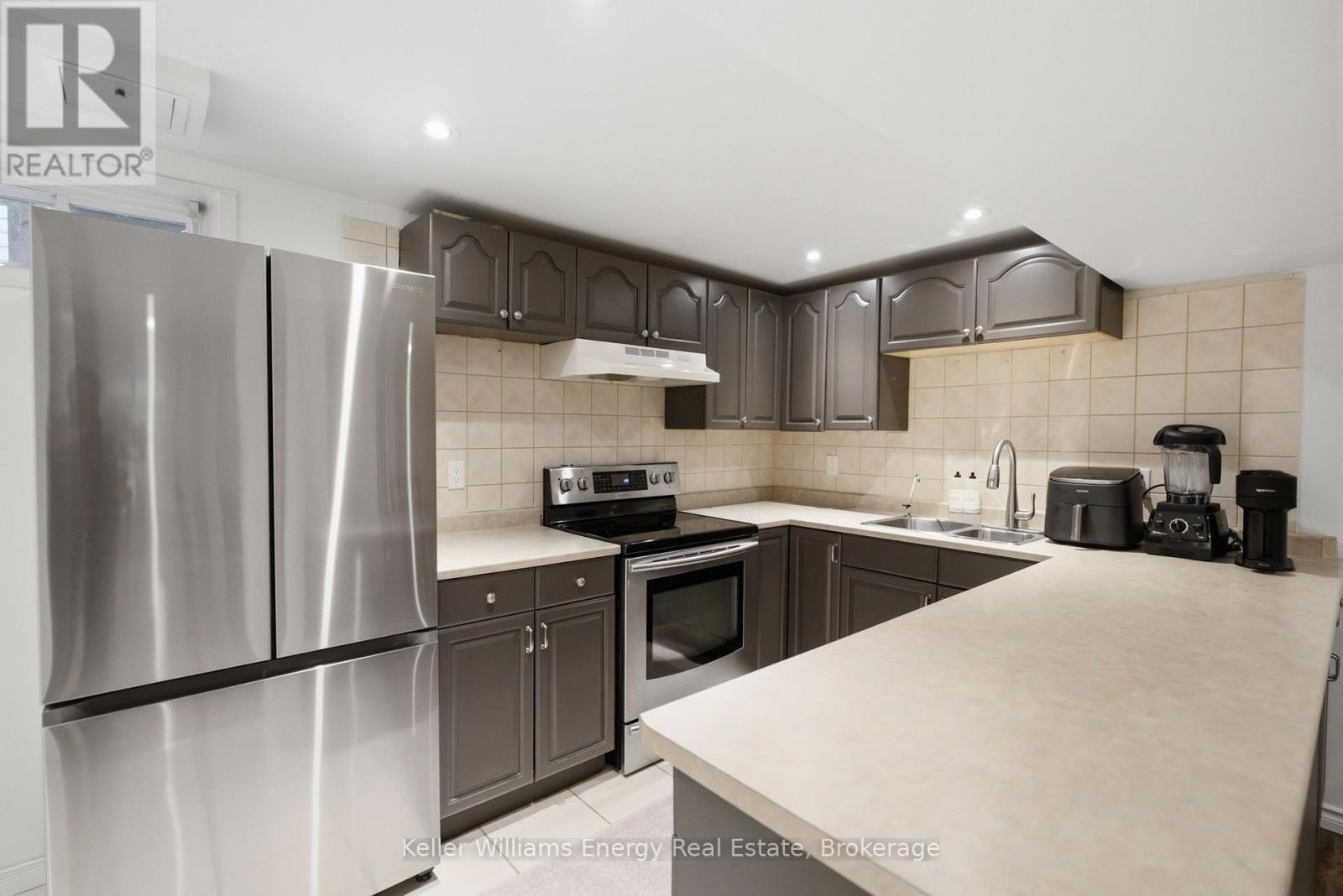 150 LARGE CRESCENT - Image 34