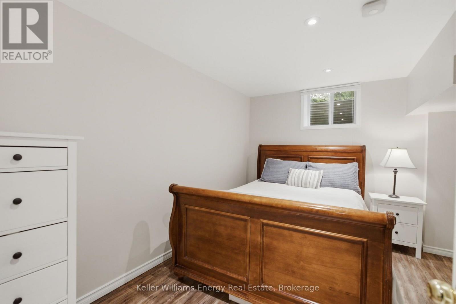 150 LARGE CRESCENT - Image 38