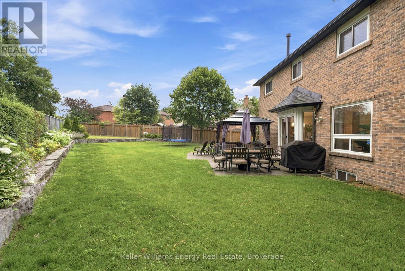 150 LARGE CRESCENT - Image 42