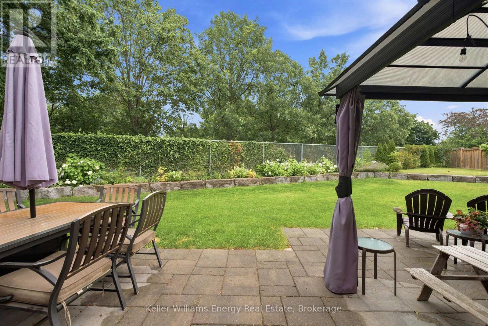 150 LARGE CRESCENT - Image 40