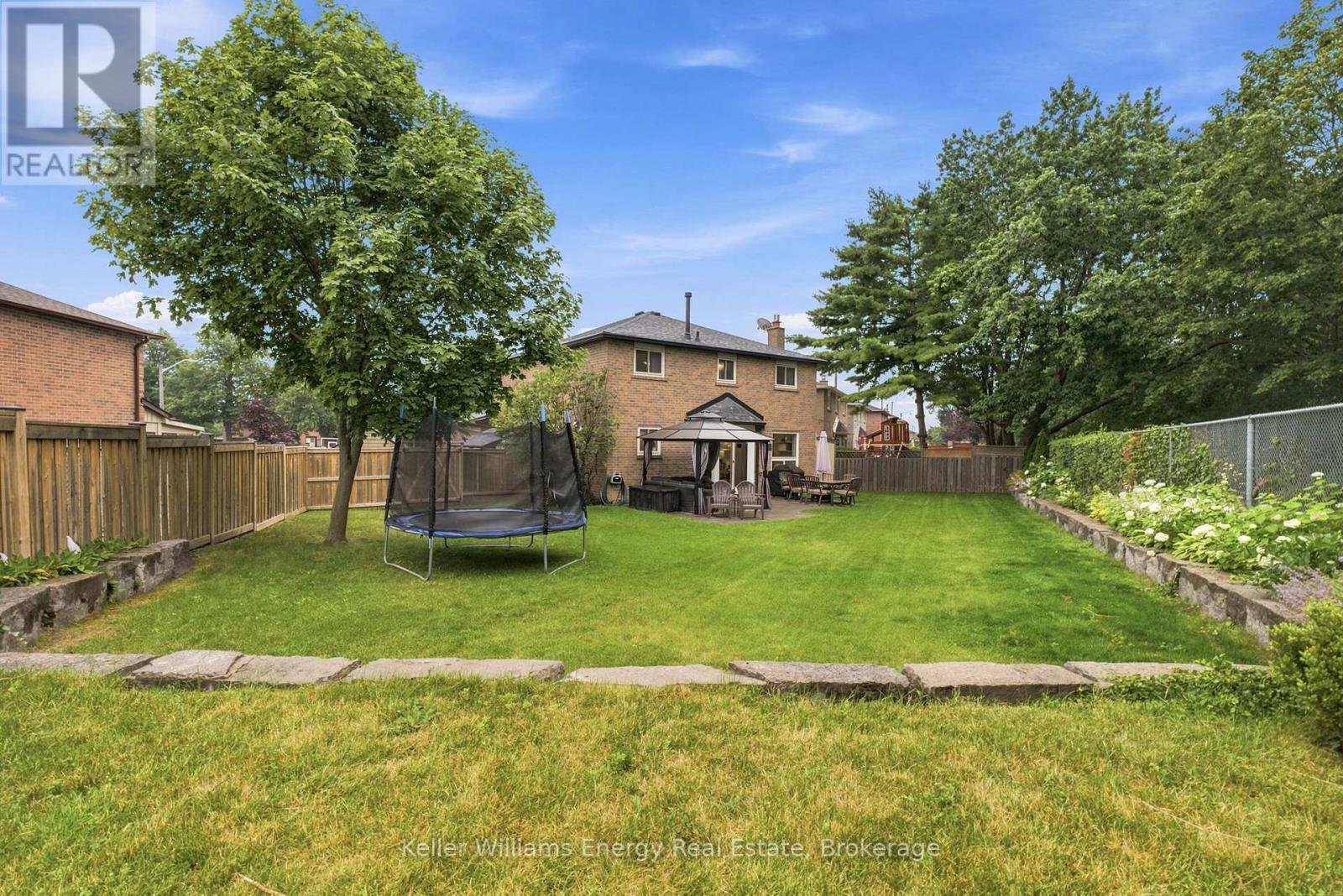150 LARGE CRESCENT - Image 44