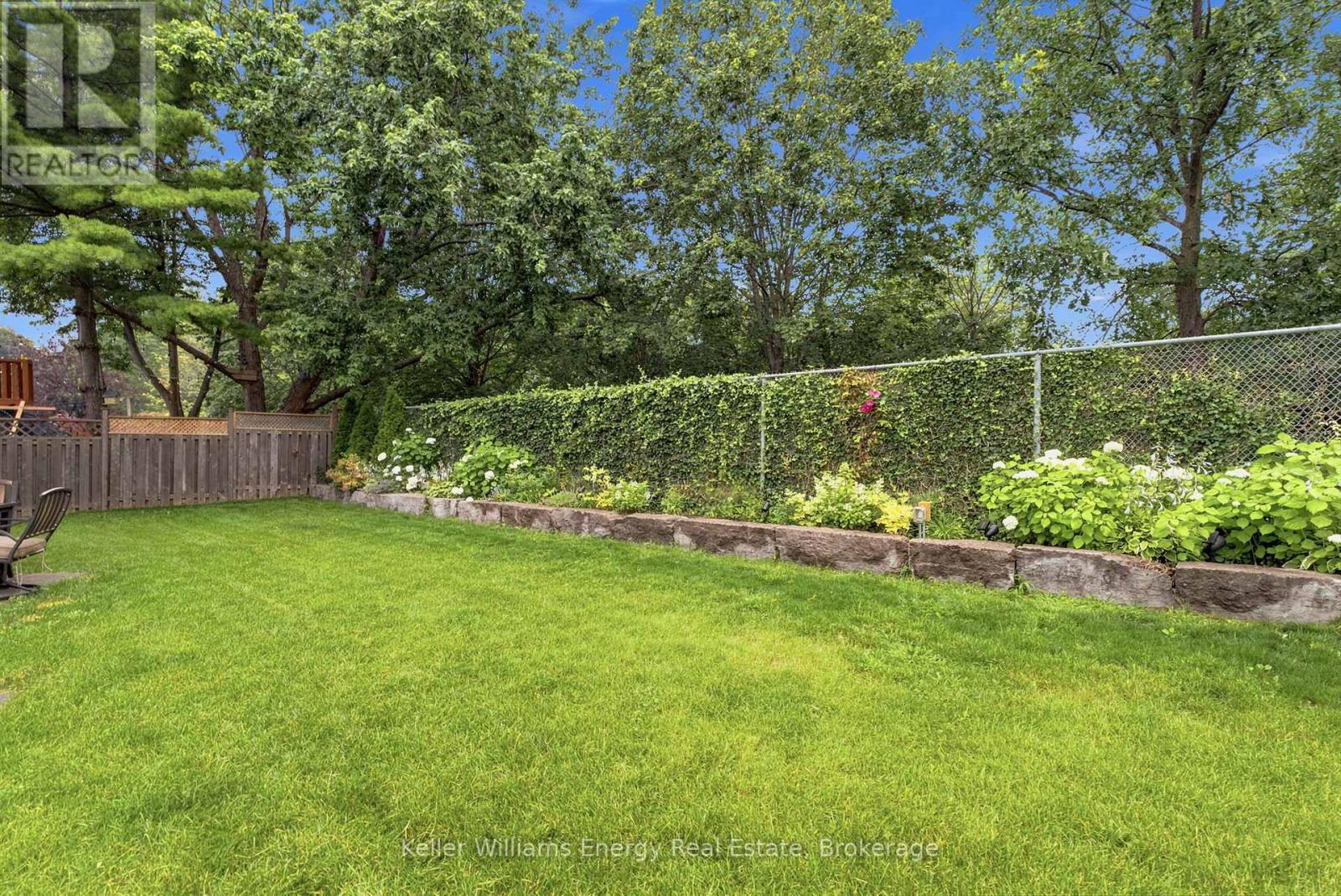 150 LARGE CRESCENT - Image 45