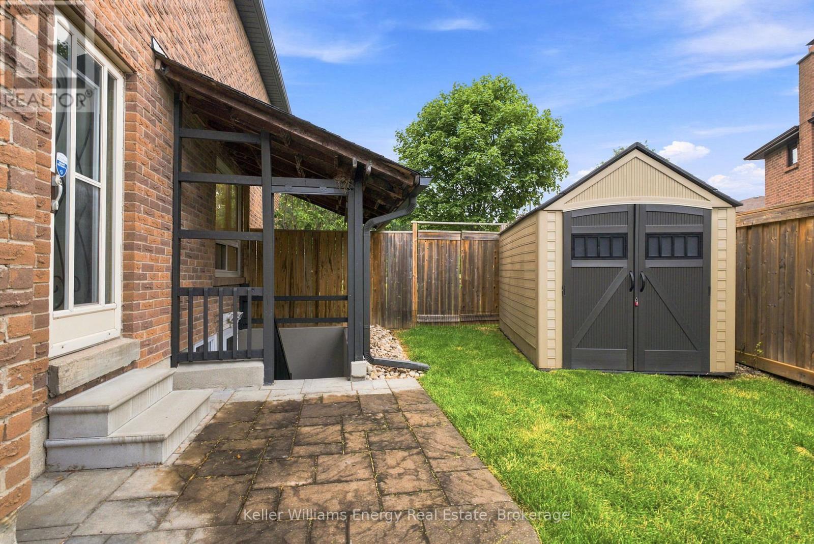 150 LARGE CRESCENT - Image 46