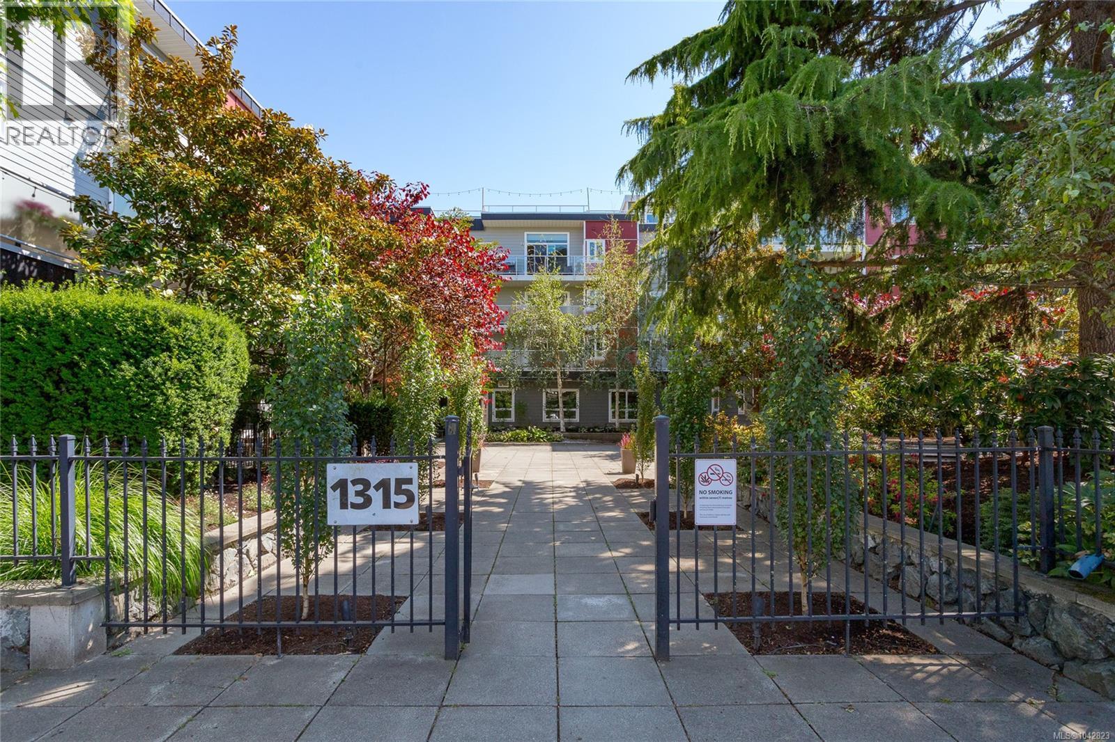 320 1315 Esquimalt Road, Esquimalt