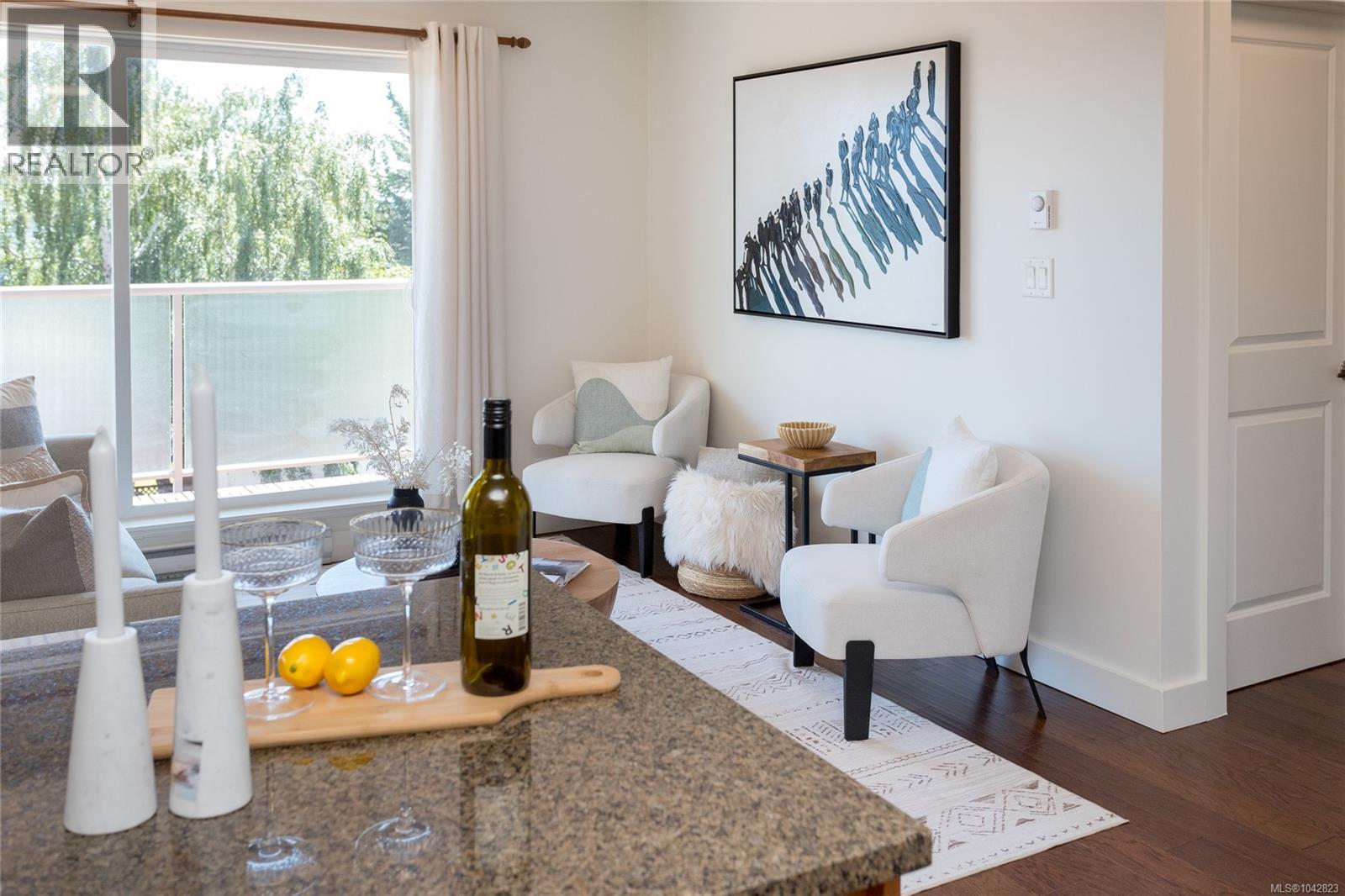 320 1315 Esquimalt Road, Esquimalt