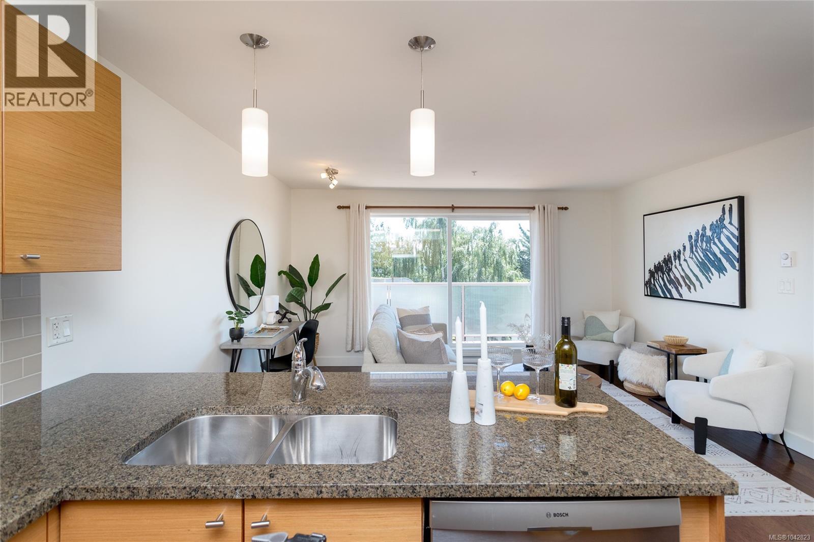 320 1315 Esquimalt Road, Esquimalt