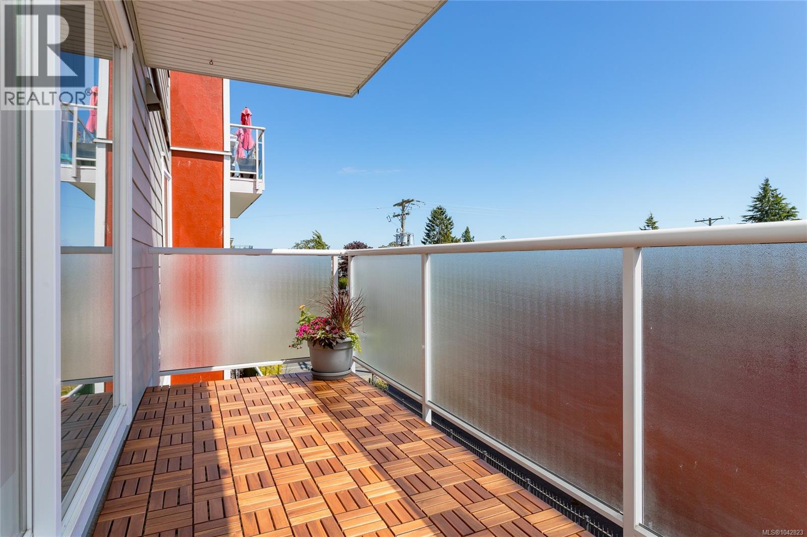 320 1315 Esquimalt Road, Esquimalt