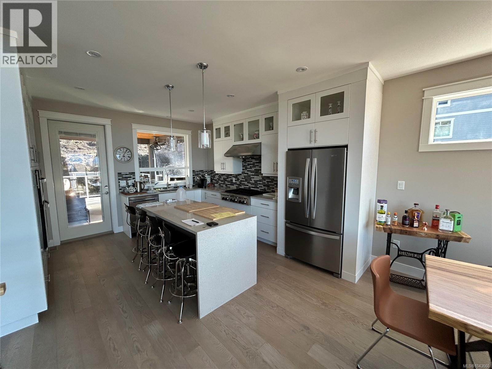 6089 Sansum Dr - 5