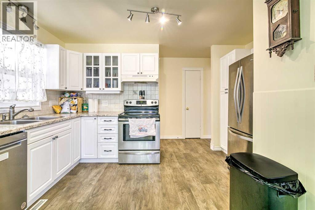 1714 15 Avenue N - 8